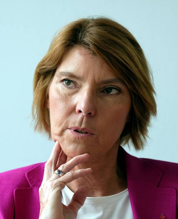 Bettina Böttinger bei einem Interview.