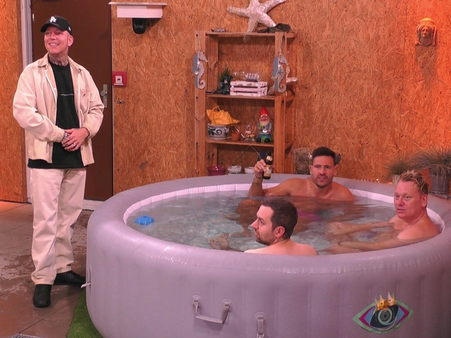 Whirlpool-Szene bei Knossis Big Brother.