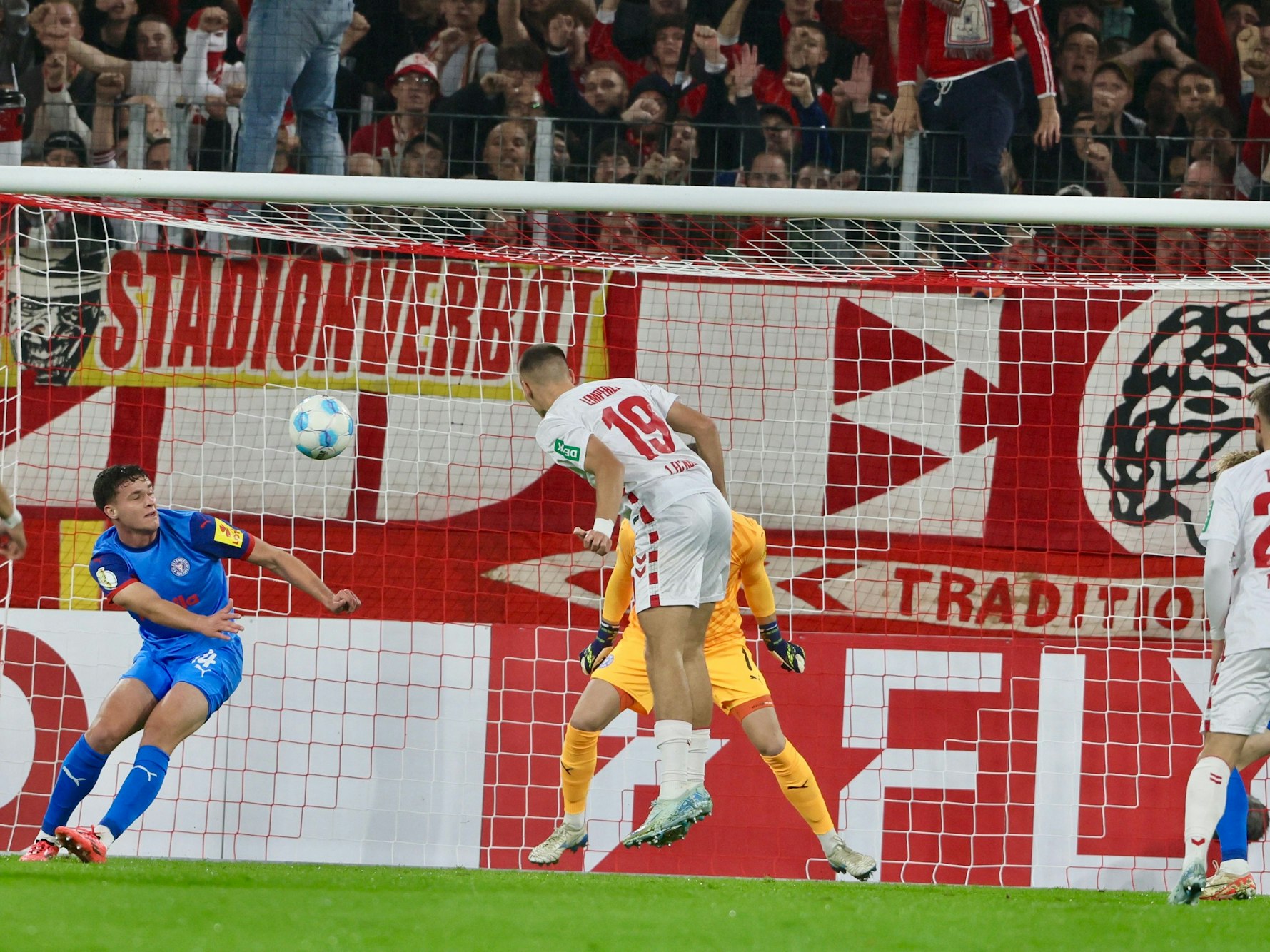 Tim Lemperle köpfte den FC gegen Kiel in Führung.