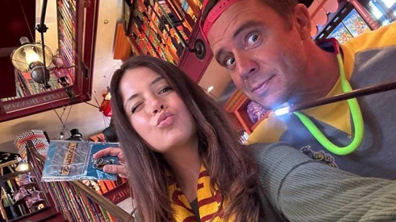 Lorenz Büffel und seine Partnerin Emily sind wieder Eltern geworden. Das Selfie teilte der Ballermannsänger am 10. Januar 2024 auf seinem Instagramkanal.
