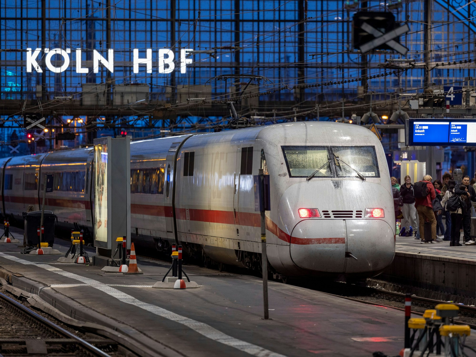 Ein ICE im Kölner Hauptbahnhof