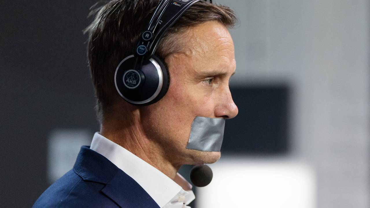 Roger Rönnberg erschien mit Klebeband über dem Mund zum TV-Interview.