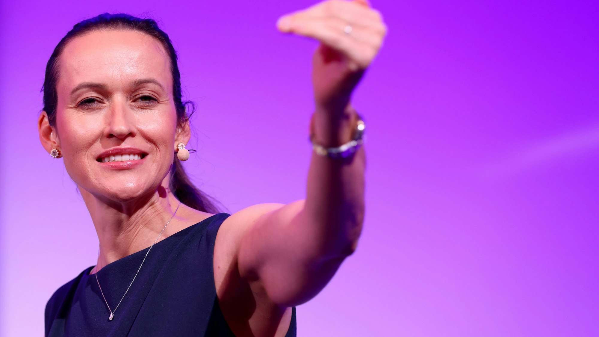 „Die Menschen werden jemanden folgen, wenn sie das Gefühl haben, dass sie mit ihrem Chef auch aus schwierigen Situationen gut rauskommen“, sagte Nicola Winter.