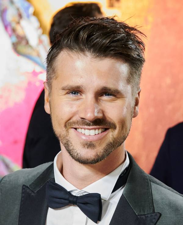 Schauspieler Thore Schölermann kommt zur Gala mit Verleihung der „GQ Men of the Year Awards“ 2019.