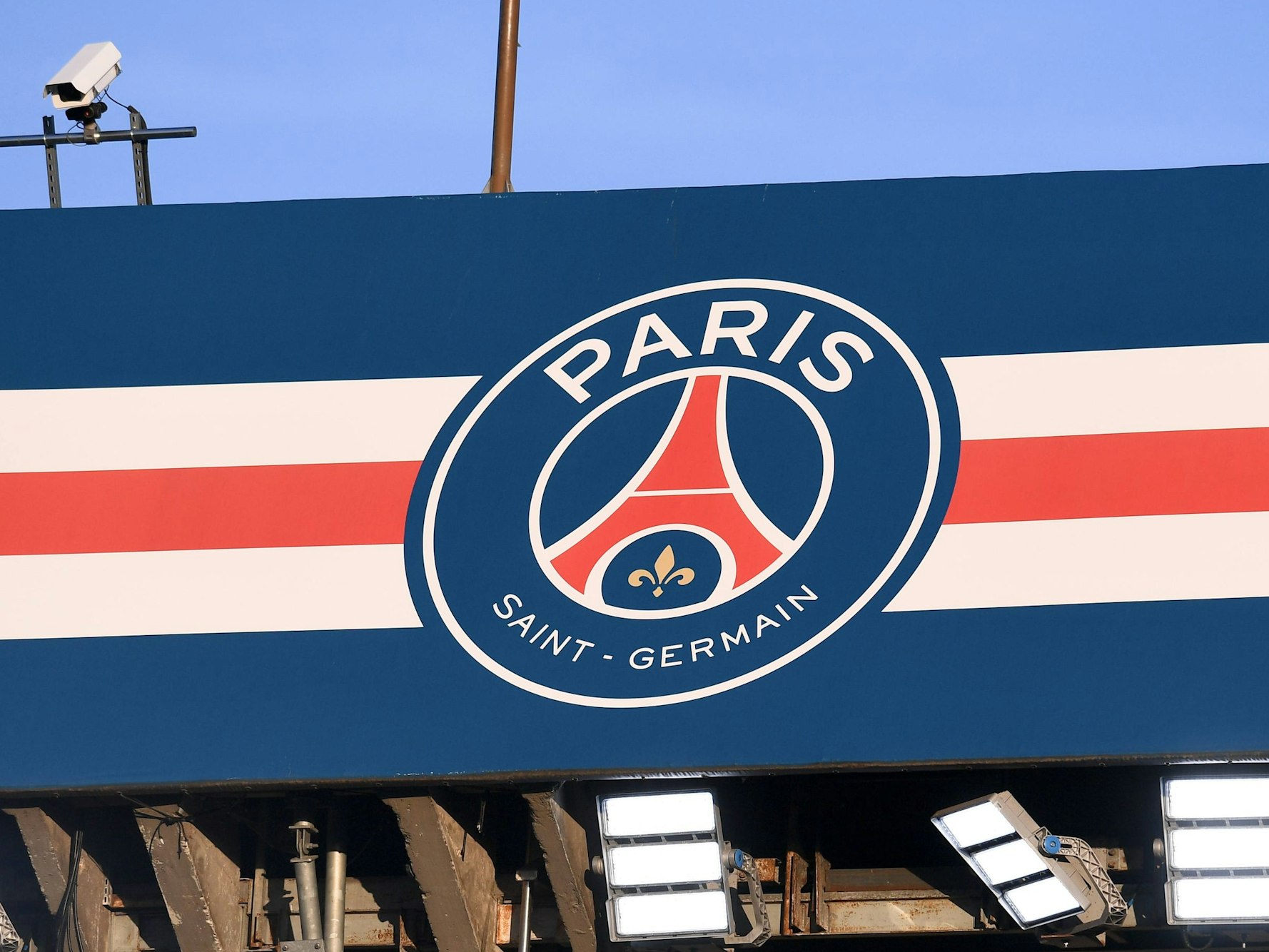 Paris Saint-Germain: Logo im Stadion.