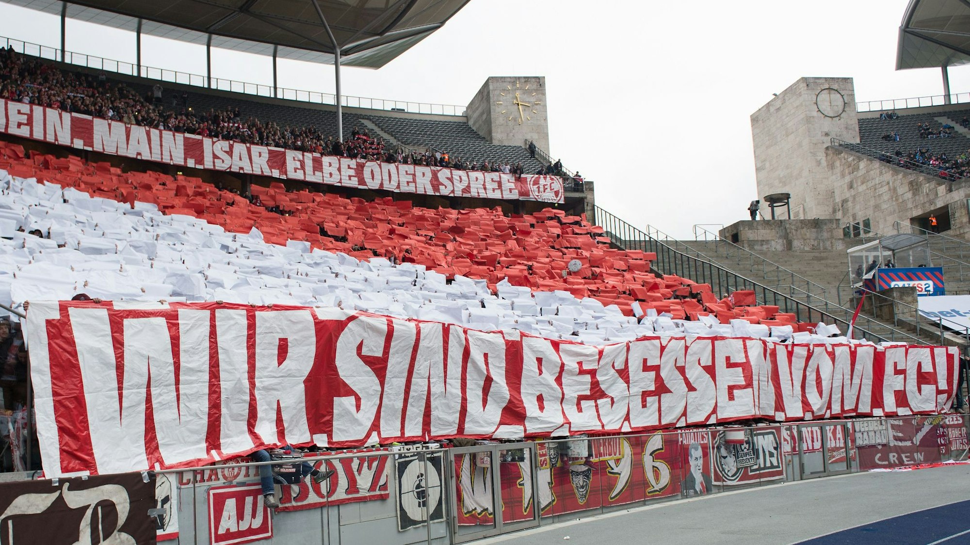 Die Choreo der FC-Fans vor dem Bundesliga-Spiel der Kölner bei Hertha BSC im Jahr 2016.