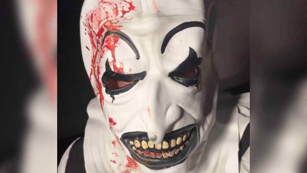 Oliver Pocher zeigt sich auf Instagram als Horror-Clown.