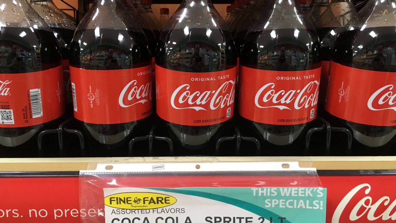 Ein Schild mit der Aufschrift «Philly Tax Included» weist in einem Supermarkt darauf hin, dass die Steuer auf Limonadengetränke im Preis inbegriffen ist.