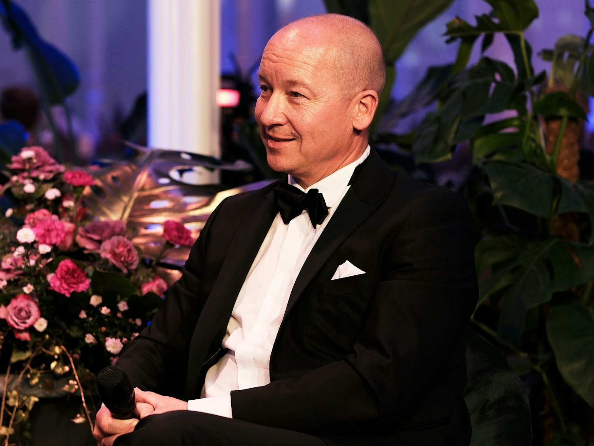 Apotheker Tobias Loder beim Talk der Gala.