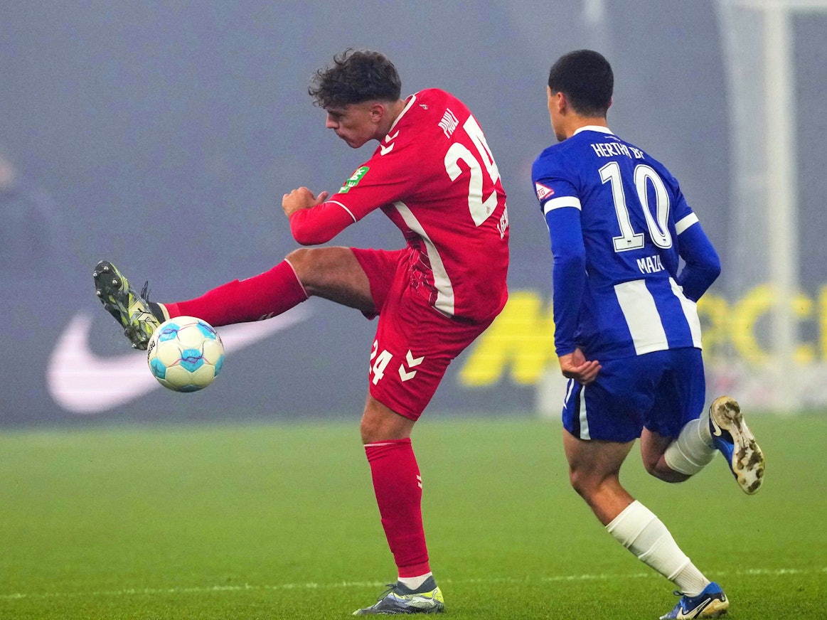 Kölns Julian Pauli in Aktion gegen Herthas Ibrahim Maza.