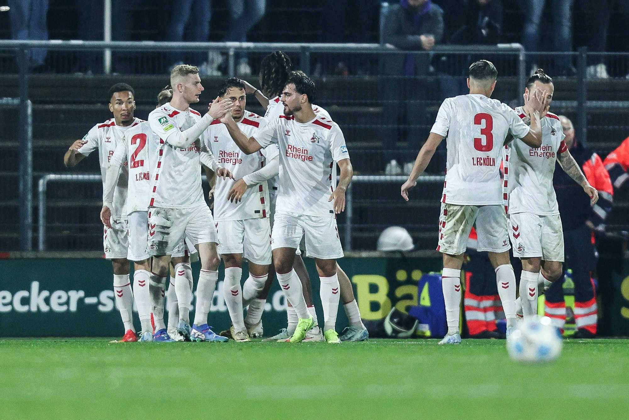 Die U21 des 1. FC Köln im Spiel gegen den MSV Duisburg beim Torjubel.