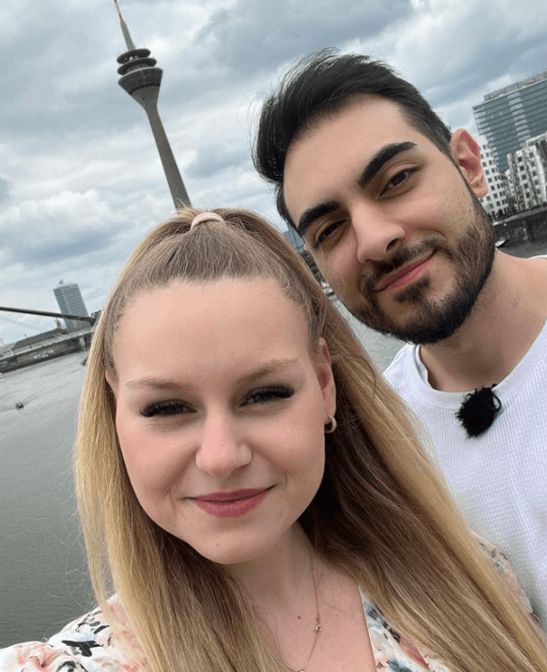 Ein Foto aus glücklichen Tagen: Sarah-Jane Wollny und Freund Tinush. Nun hat sich das Paar getrennt.