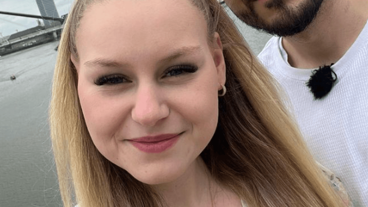 Ein Foto aus glücklichen Tagen: Sarah-Jane Wollny und Freund Tinush. Nun hat sich das Paar getrennt.
