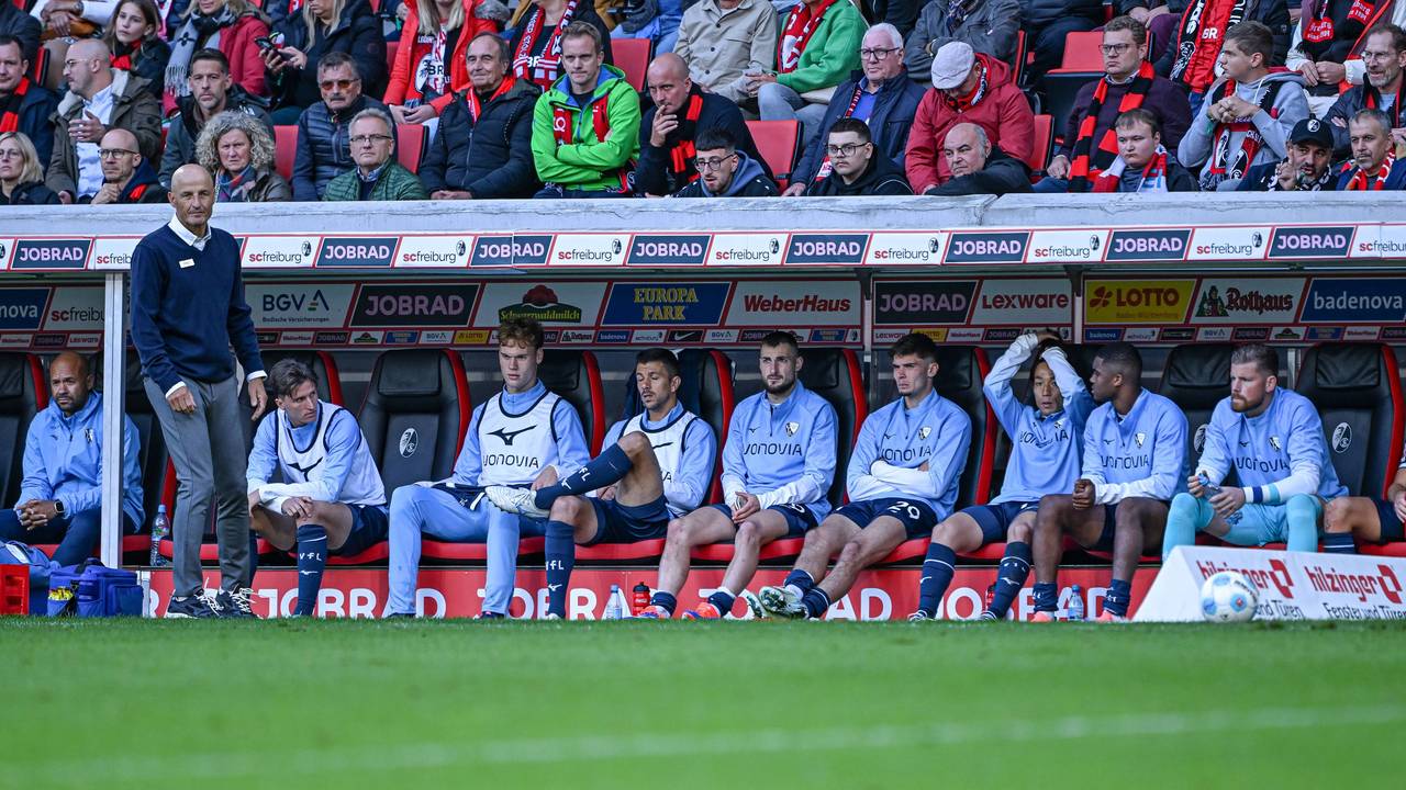 Die Bank des VfL Bochum am 14. September 2024 vor dem Spiel gegen den SC Freiburg.