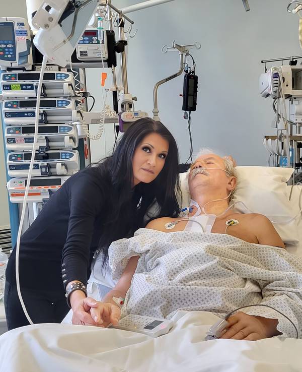 Sängerin Antonja in Linz am Krankenhaus-Bett ihres Vaters.