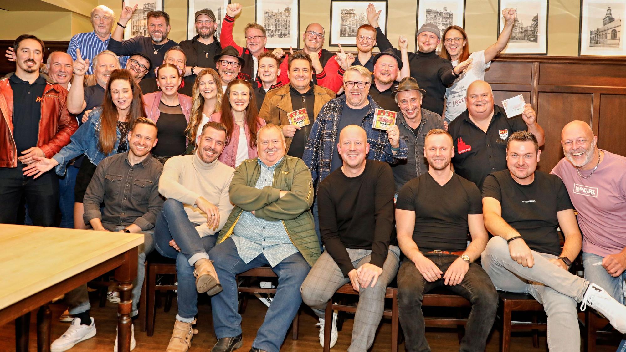 Manfred Rolef mit Stars seiner CD.