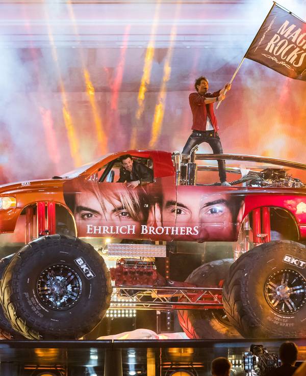 Ehrlich Brothers mit Monstertruck