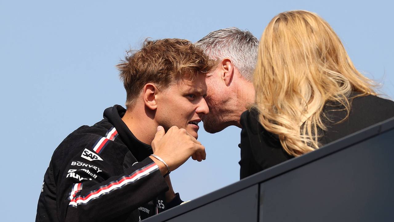 Mick (l.) und Ralf Schumacher am Rande des Grand Prix der Niederlande der Formel 1 im Gespräch.