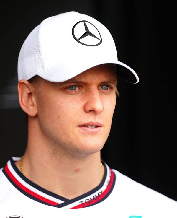Mick Schumacher aus Deutschland, Reservefahrer von Mercedes, reagiert auf dem Silverstone Circuit.