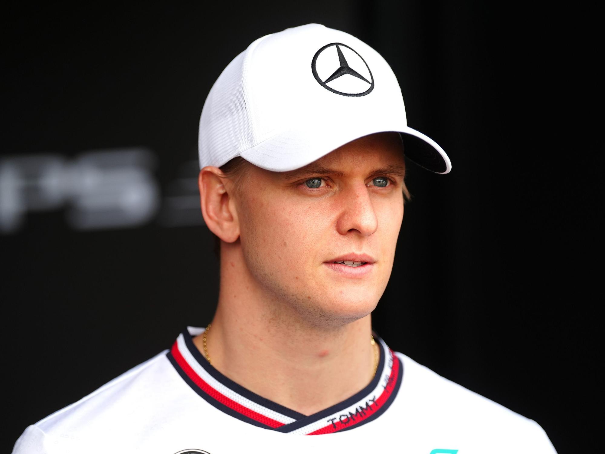 Mick Schumacher aus Deutschland, Reservefahrer von Mercedes, reagiert auf dem Silverstone Circuit.