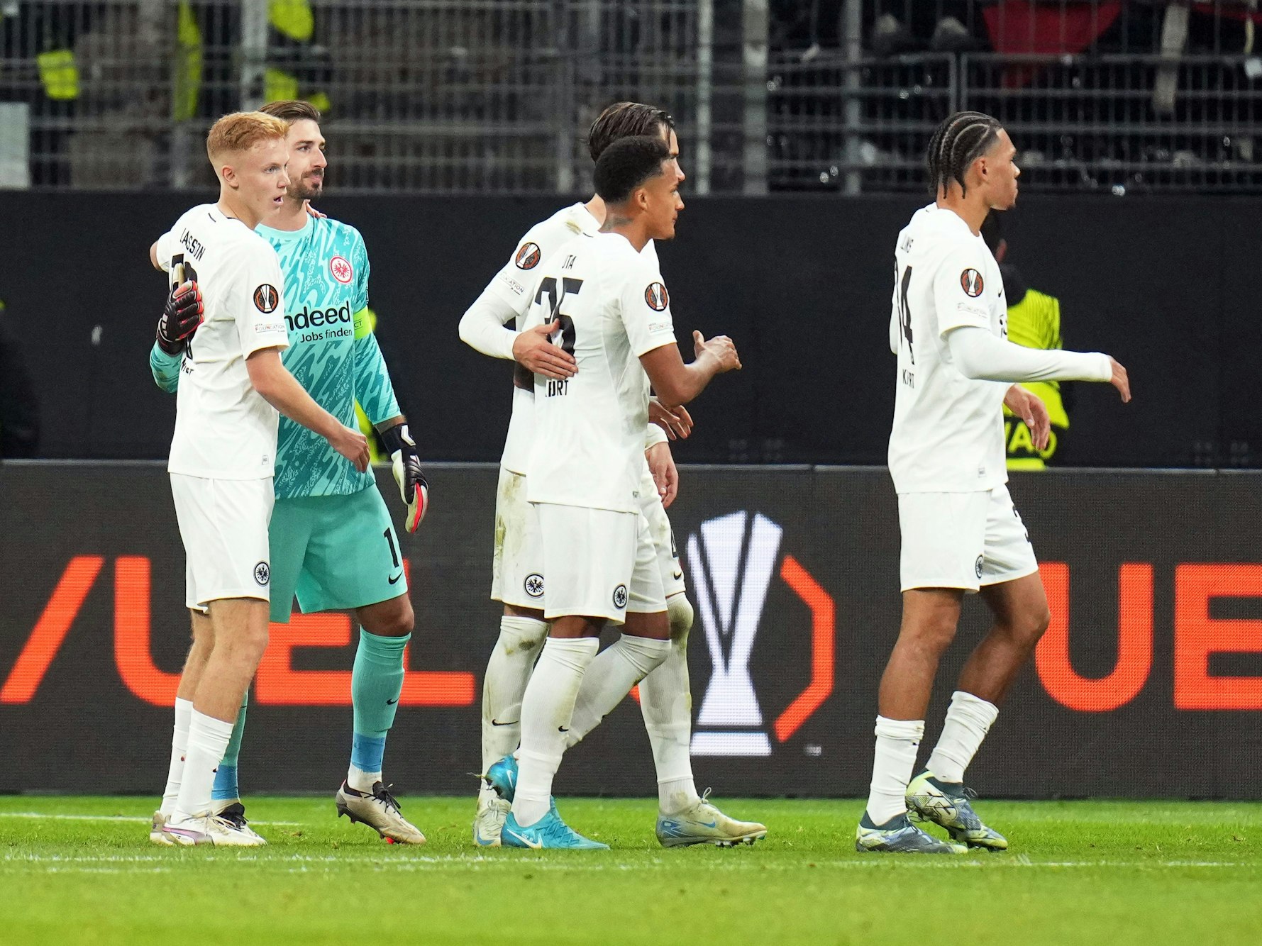 Eintracht Frankfurt jubelt auch am 7. November 2024 gegen Slavia Prag in der Europa League.