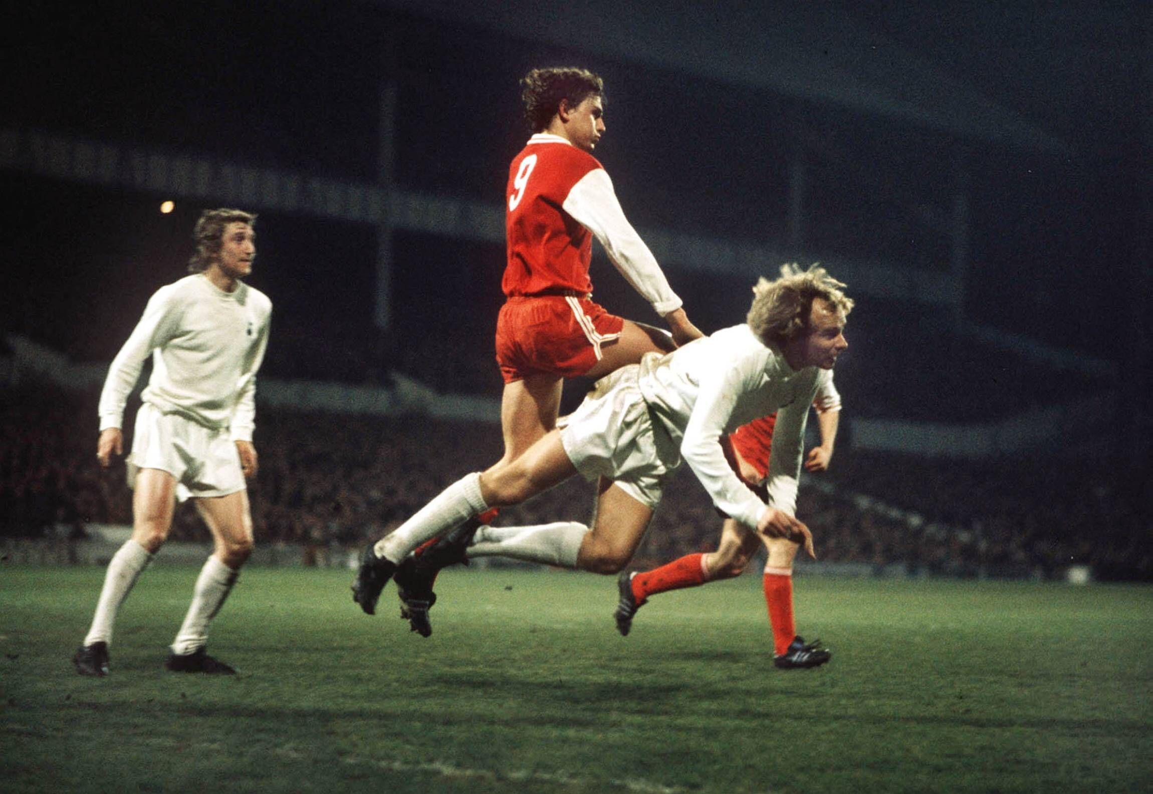 Phil Beal (Tottenham) Dieter Müller (Cologne)