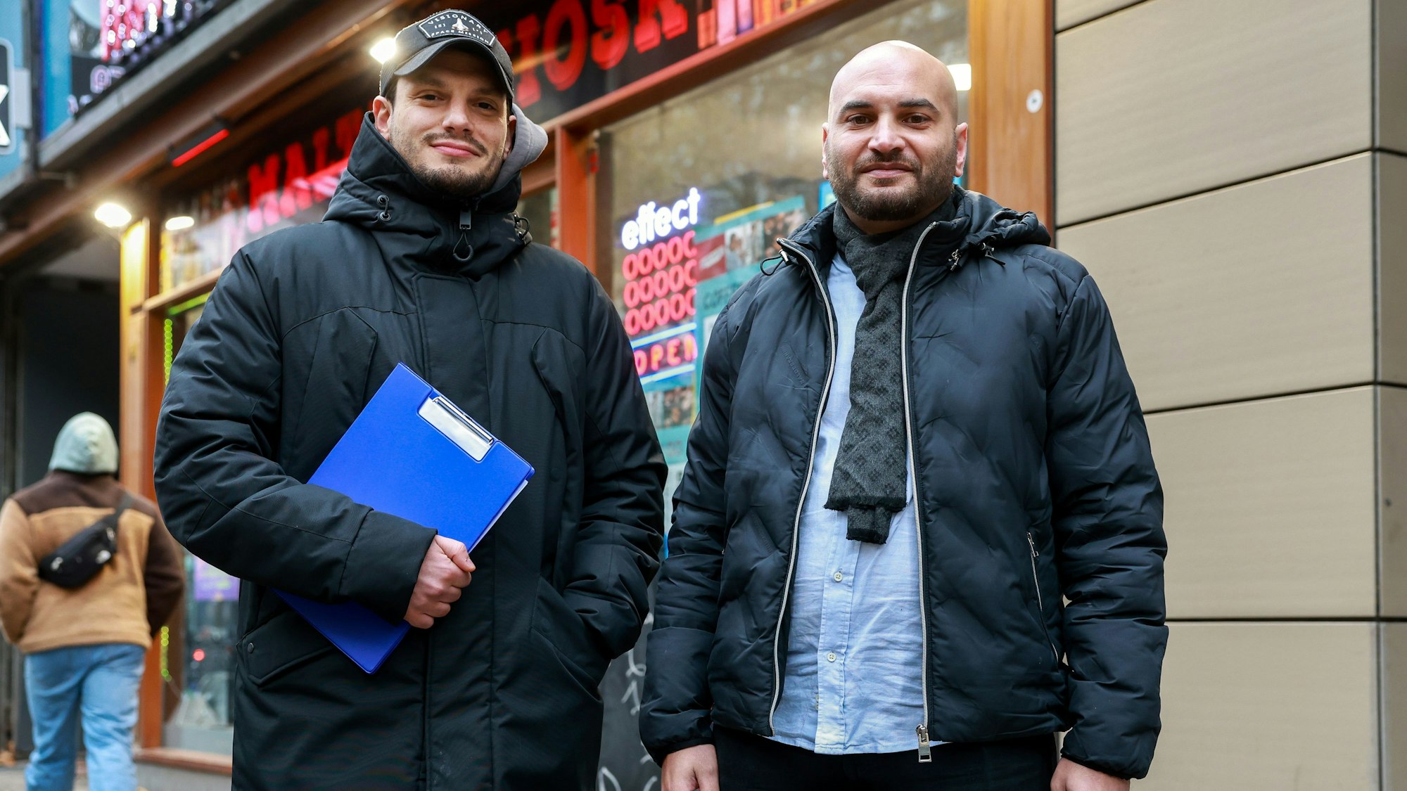 Ibrahim Cuma und Malik Dine von der Gewerbeabteilung der Stadt Köln.