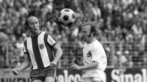 DFB-Pokalfinale 1971 Bayern München gegen 1. FC Köln 2:1 / Dieter Brenninger (FCB) gegen Bernd Rupp