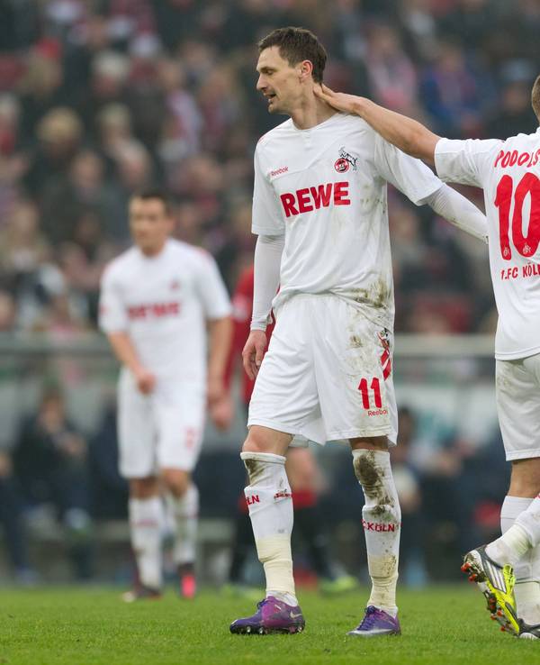 Podolski und Novakovic auf dem Spielfeld
