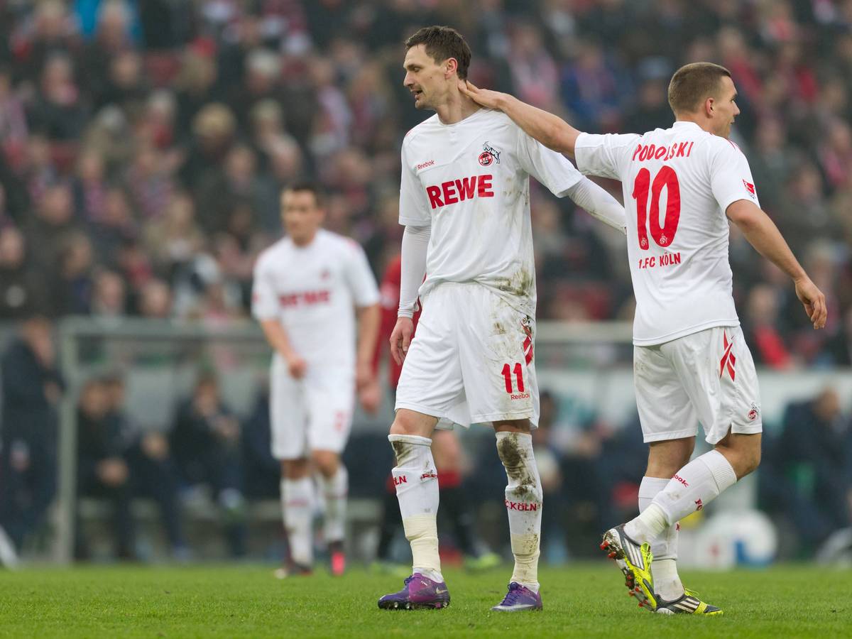 Podolski und Novakovic auf dem Spielfeld