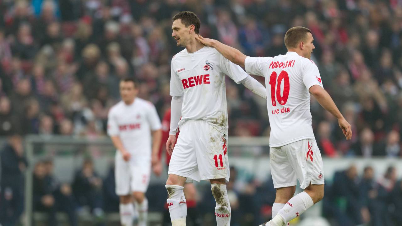 Podolski und Novakovic auf dem Spielfeld
