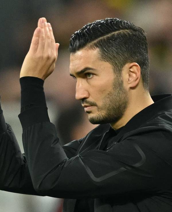 Nuri Sahin klatscht nach einem Spiel von Borussia Dortmund in die Hände