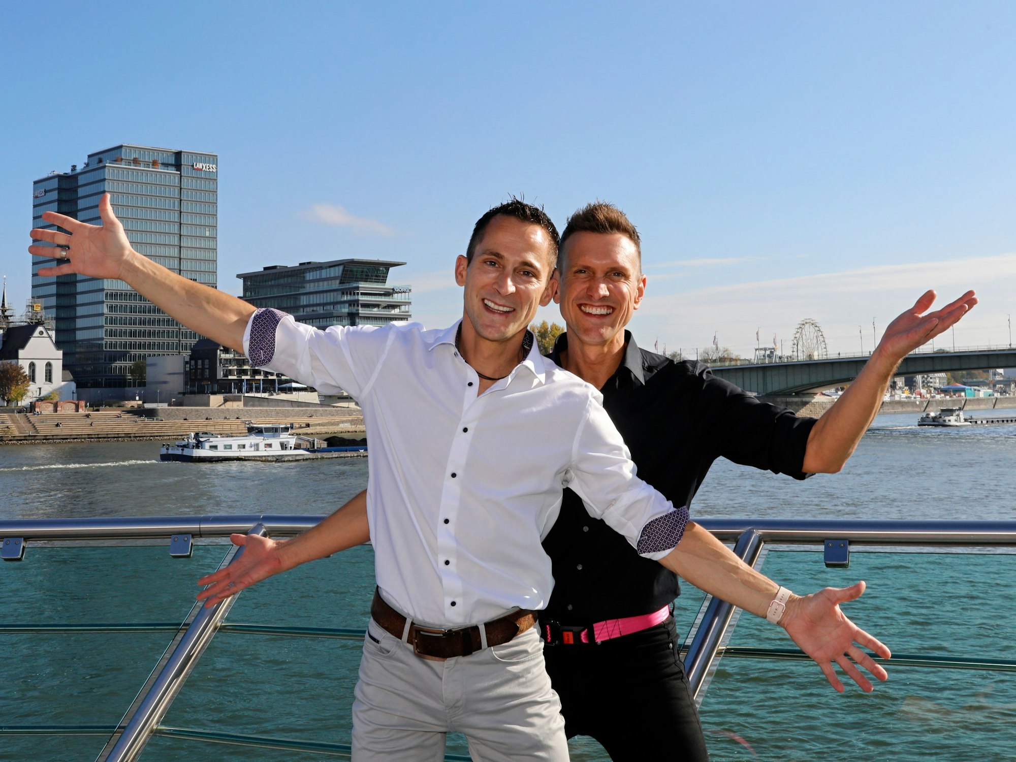 Hendrik Ermen (l.) mit seinem Ehemann Frank Ermen.