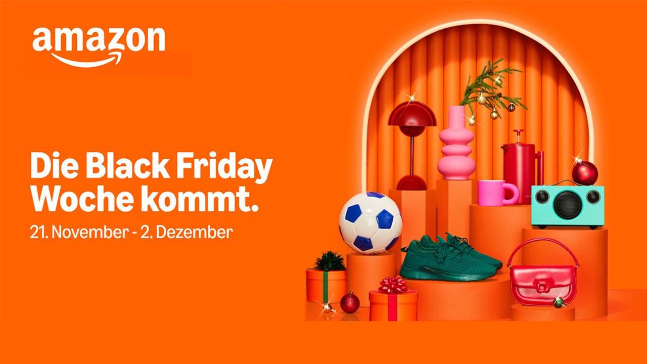 Amazon Black Friday Woche: Darstellung verschiedener Produkte auf einem orangenen Podest