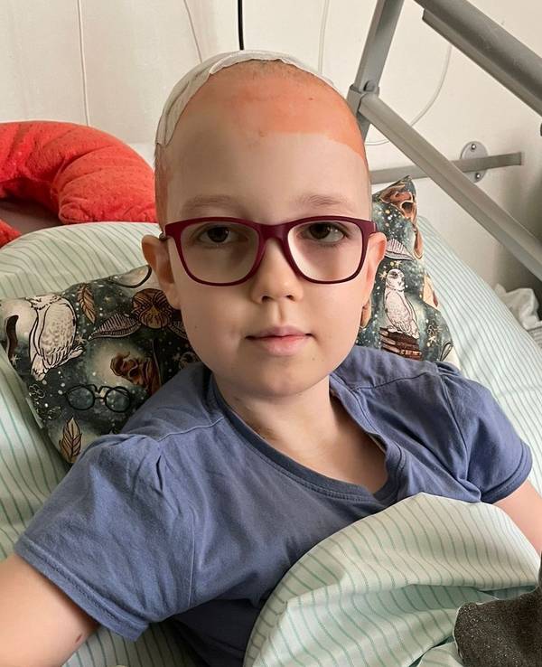 Laura liegt im Krankenhaus.
