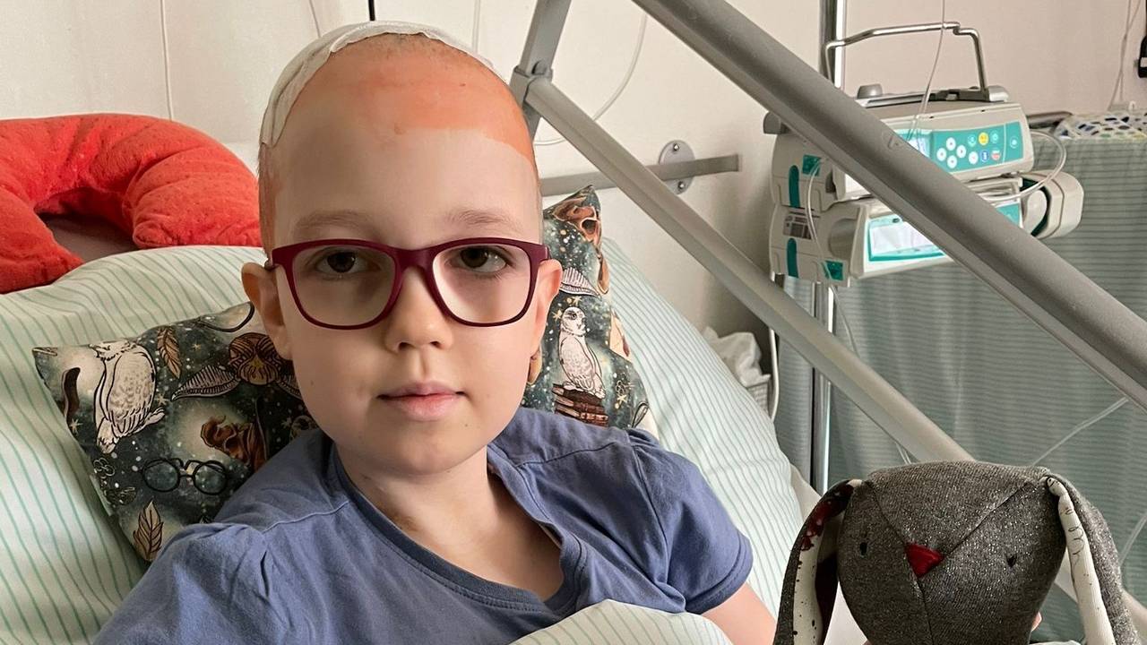 Laura liegt im Krankenhaus.