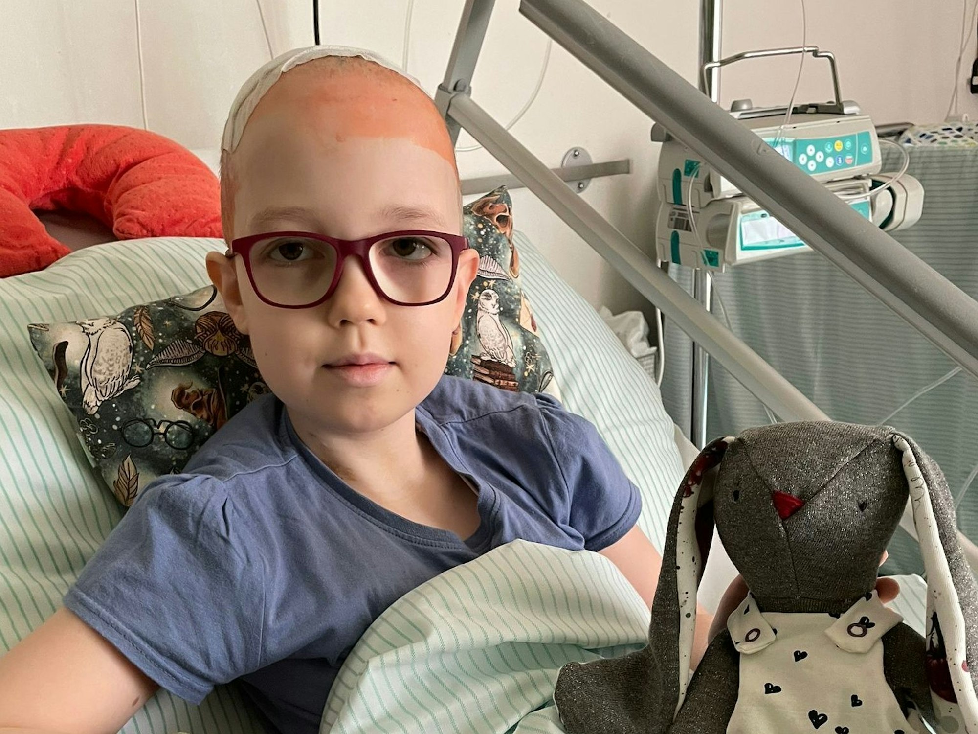 Laura liegt im Krankenhaus.