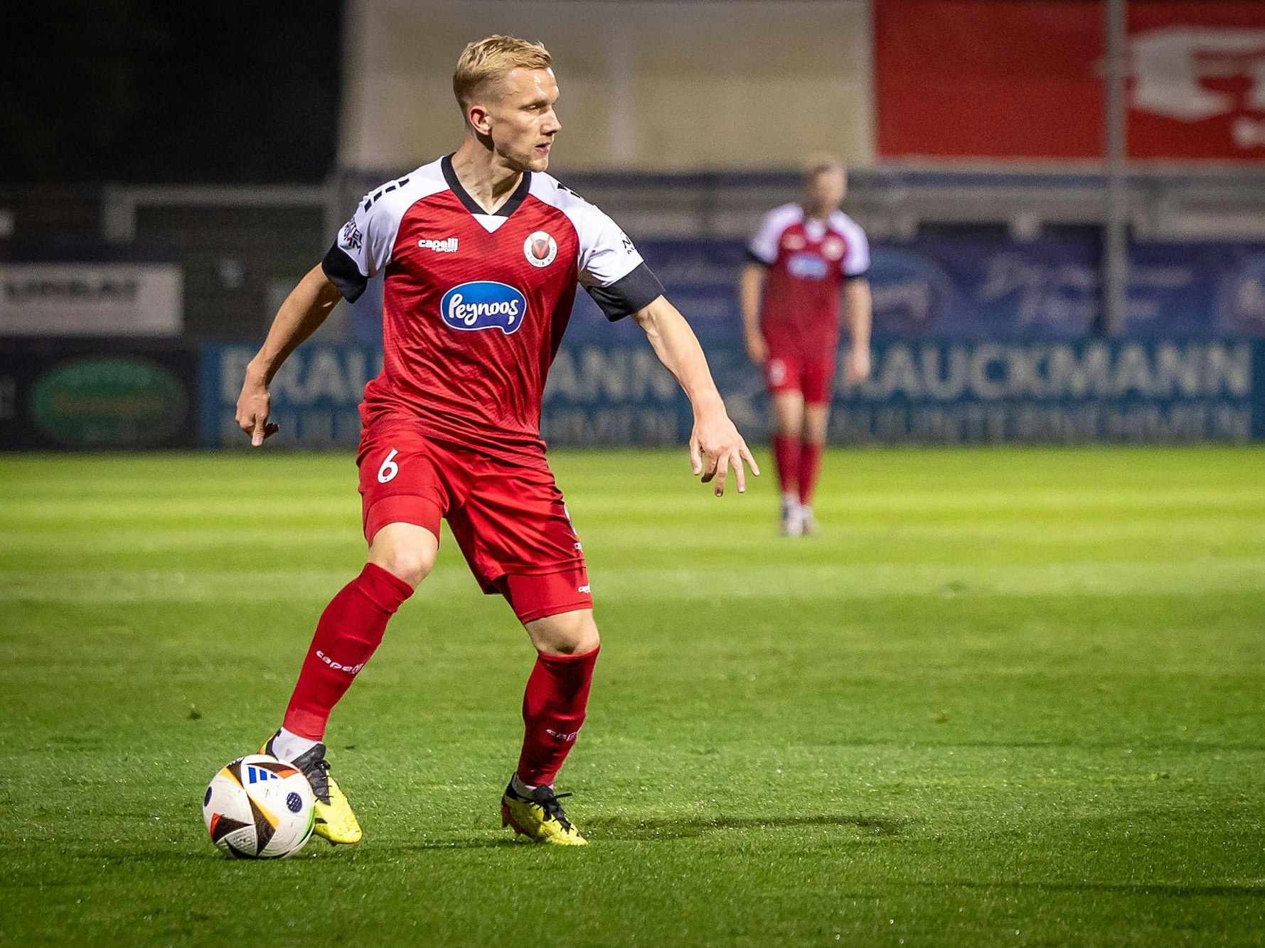 Bryan Henning führt den Ball.