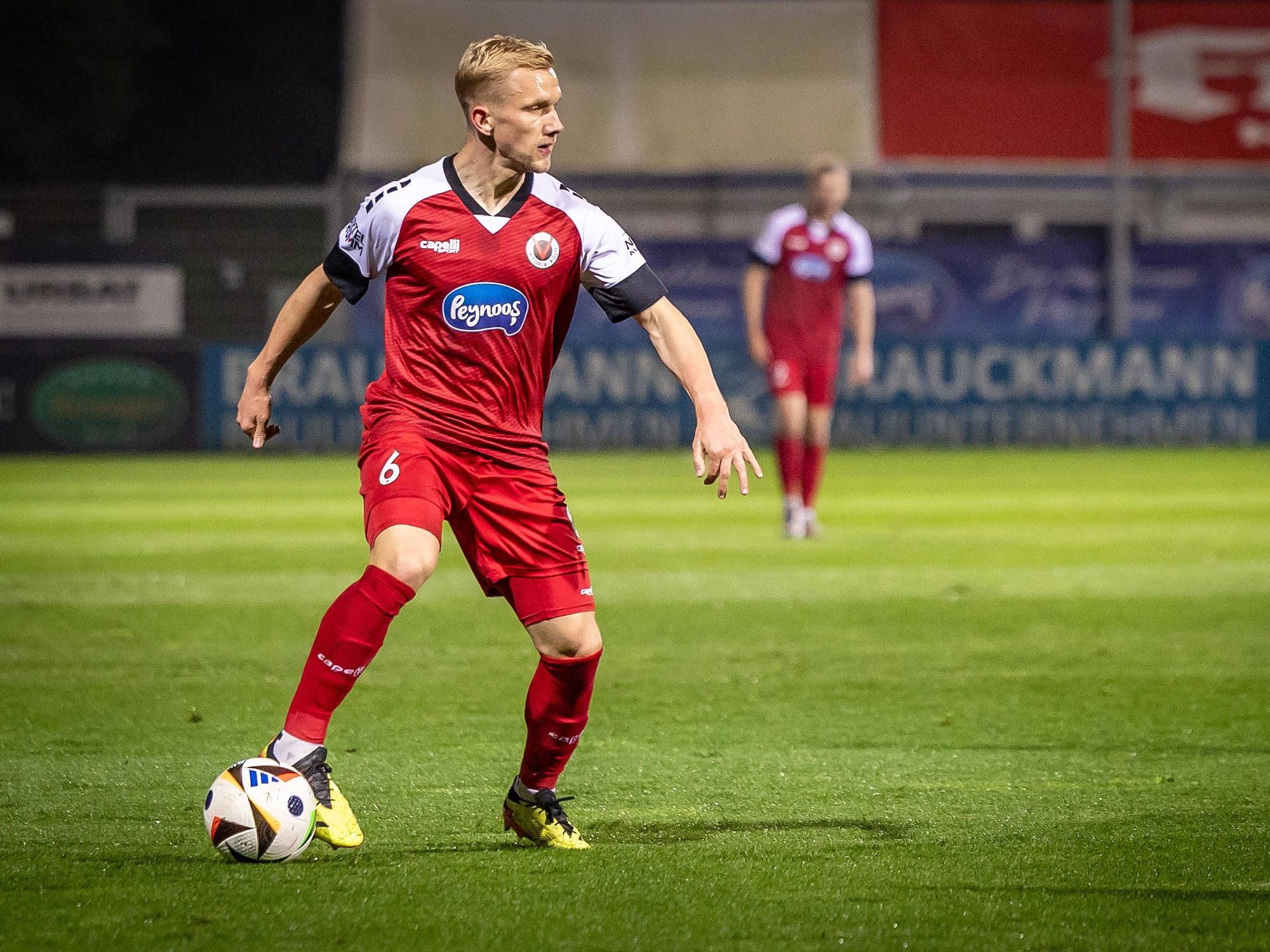 Bryan Henning führt den Ball.