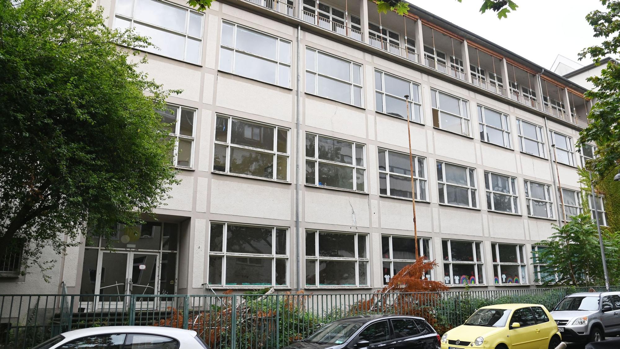 Die früheren Gebäude der Gemeinschaftsgrundschule Antwerpener Straße werden abgerissen.