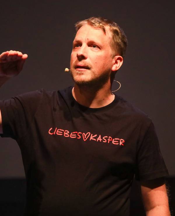 Oliver Pocher, hier im Oktober in Erfurt bei seiner „Liebeskasper“-Tour 2024.