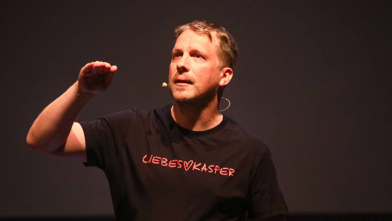 Oliver Pocher, hier im Oktober in Erfurt bei seiner „Liebeskasper“-Tour 2024.