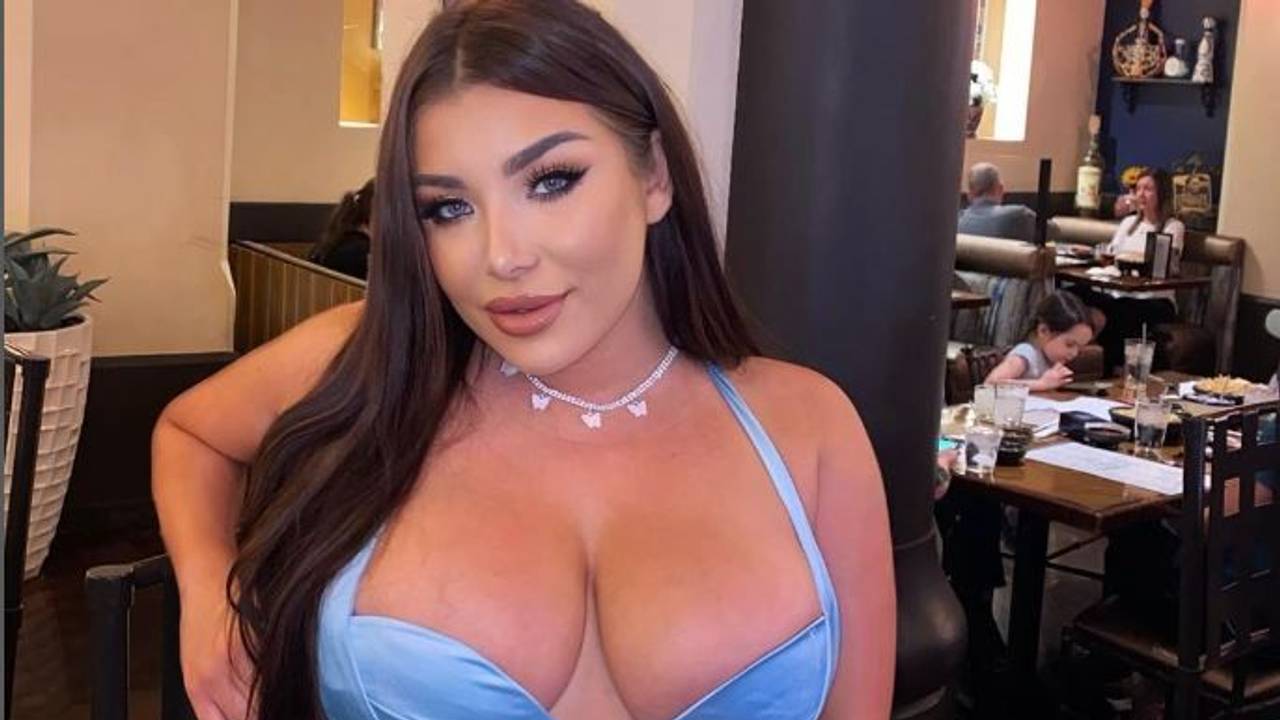 Melody Haase: So kurvig und brünett kennt man das DSDS-Sternchen. Doch nun sieht sie ganz anders aus. Das Foto veröffentlichte sie im November 2021 auf ihrem Instagram-Account.