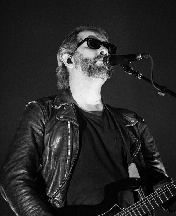 „Cigarettes After Sex“-Sänger Greg Gonzalez steht am 31. August 2024 in Montreal auf der Bühne.