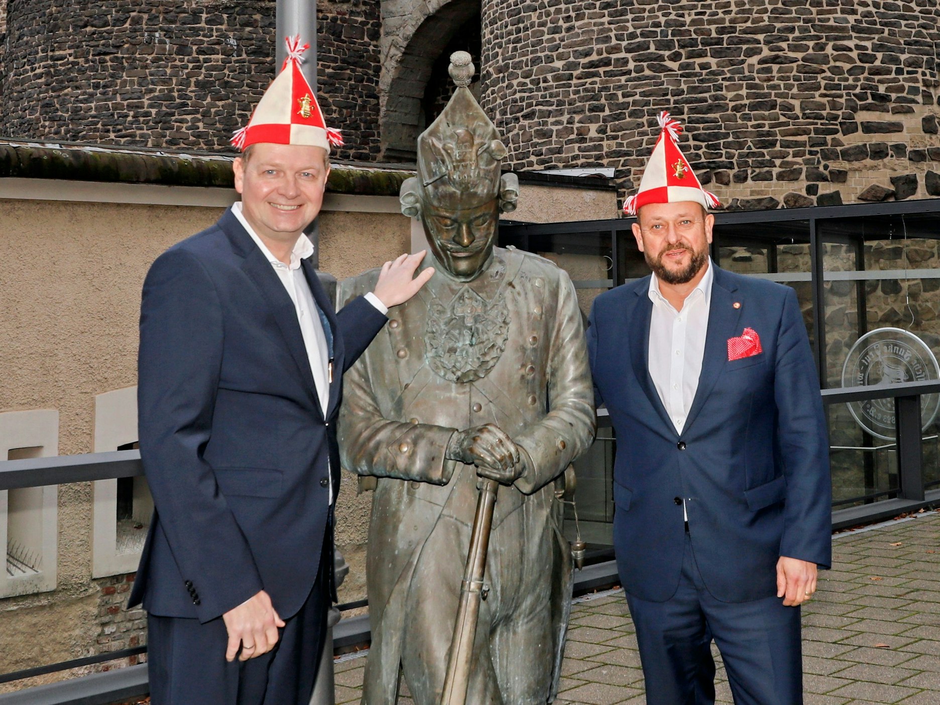 Dirk Wissmann mit Boris Müller von den Roten Funken.