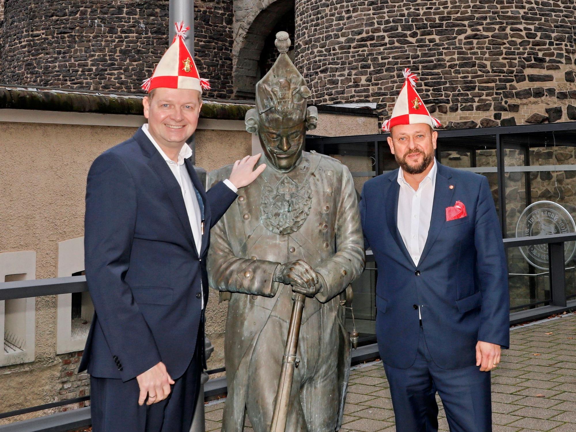 Dirk Wissmann mit Boris Müller von den Roten Funken.