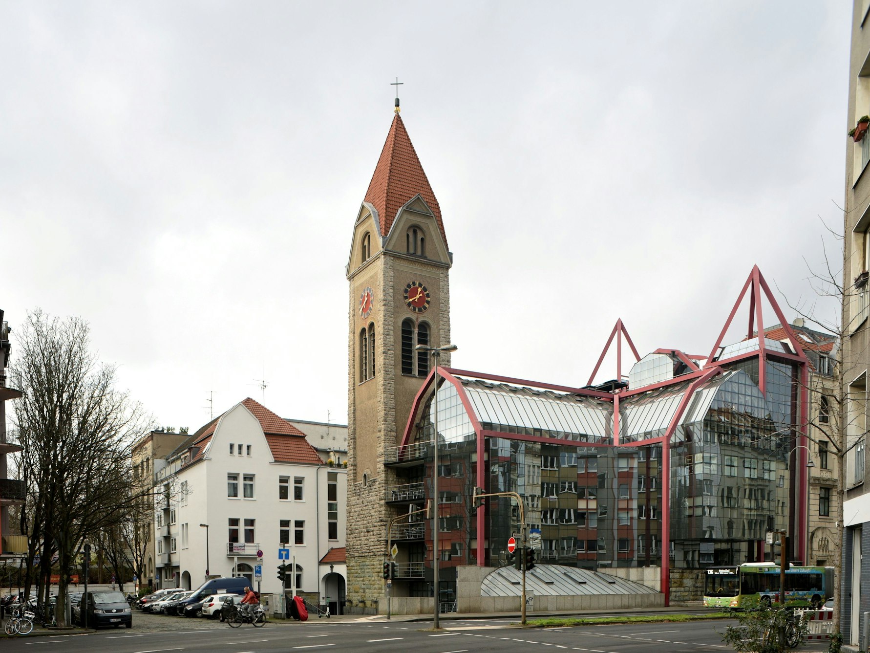 Die ehemalige Auferstehungskirche Ecke Jülicher Straße und Moltkestraße.
