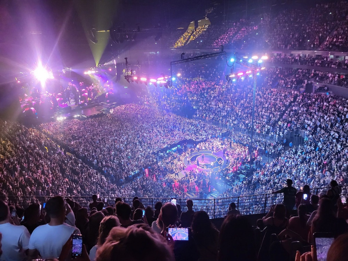 Die Lanxess-Arena während eines Konzerts von Justim Timberlake in der Übersicht.