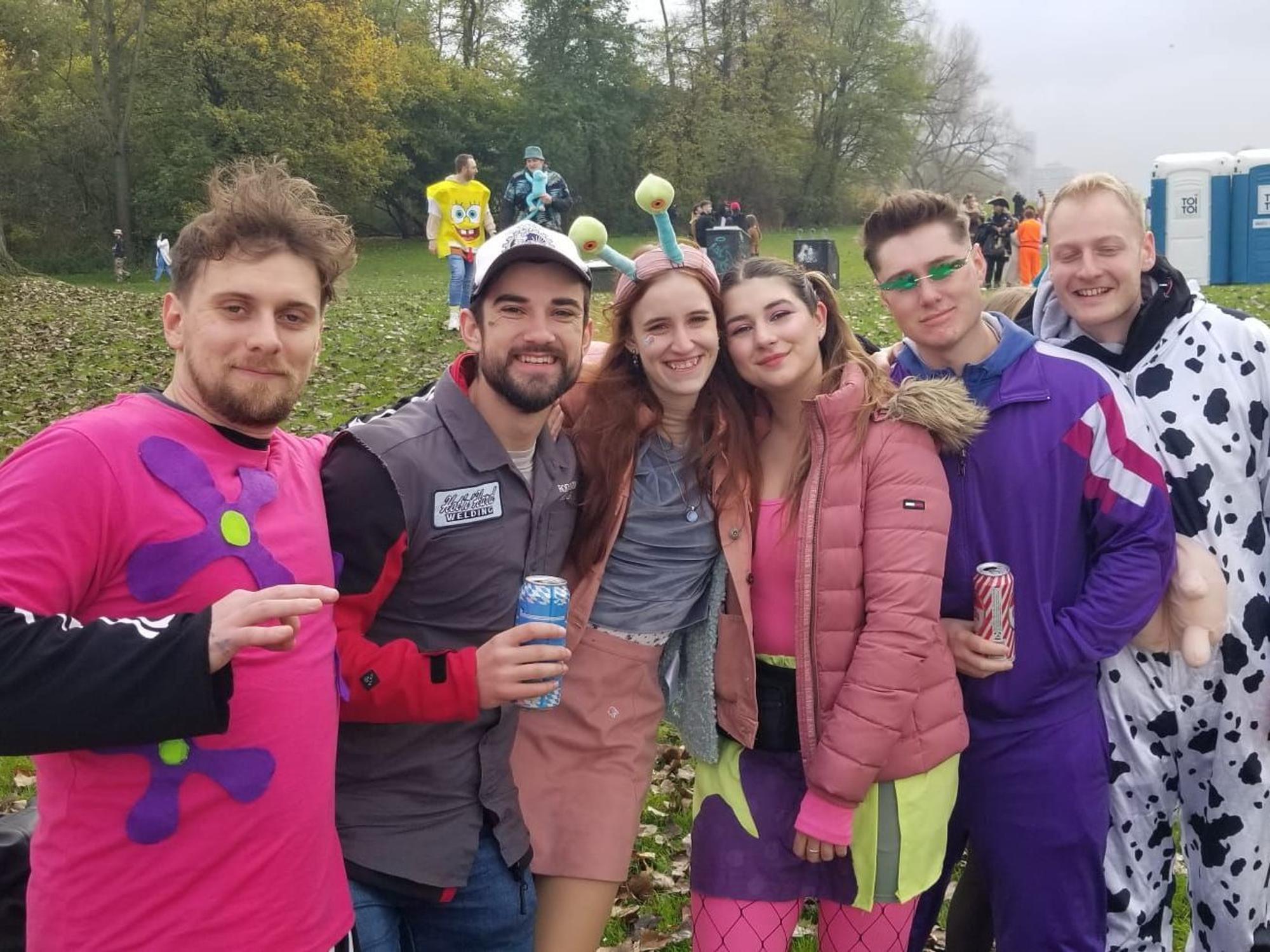 Gruppe am Aachener Weiher am 11.11. in Köln