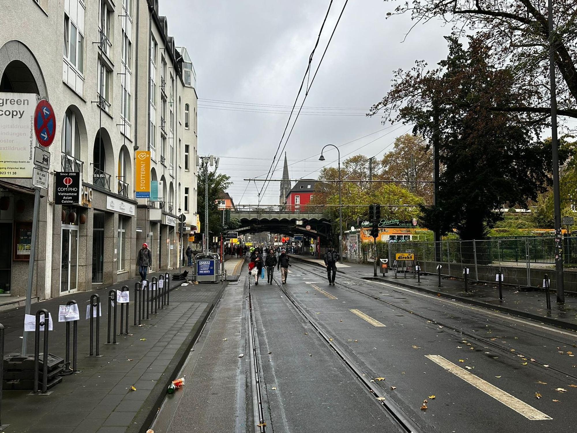 Der mittlere Zugang von der Zülpicher Straße zu den Uniwiesen ist abgesperrt.